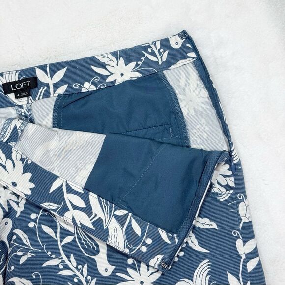 Loft Floral Peacock Bird Ruffle Pocket Riviera Chino Shorts Blue White Size 4 - Picture 6 of 13